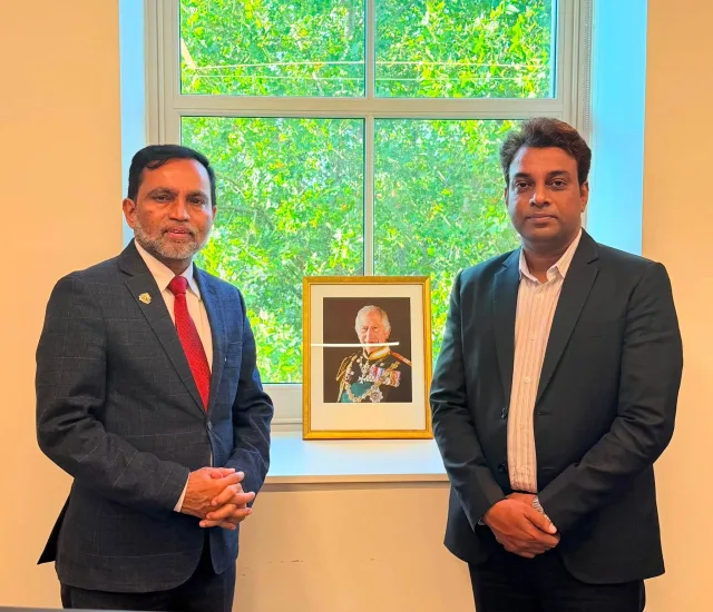 যুক্তরাজ্যের টাওয়ার হ্যামলেটসের স্পিকার অফ দ্য কাউন্সিল মুশতাক আহমেদ ভাইয়ের সঙ্গে তাঁর কার্যালয়ে সৌজন্যে সাক্ষাৎ (১৫/০৯/২৬)।